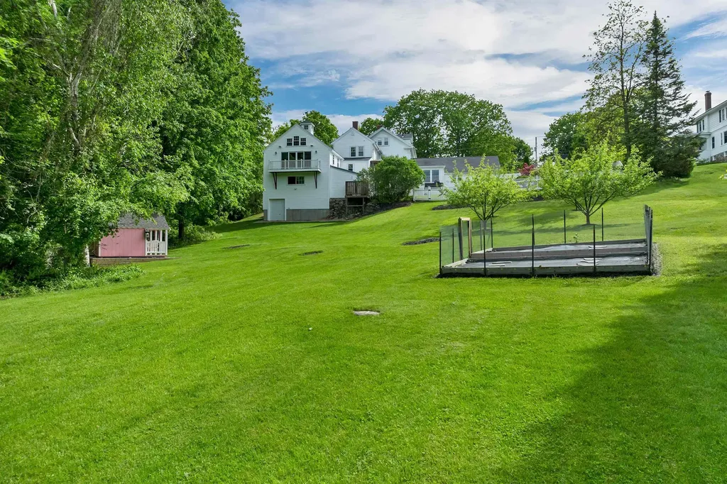 153 N Main Street Wolfeboro NH 03894