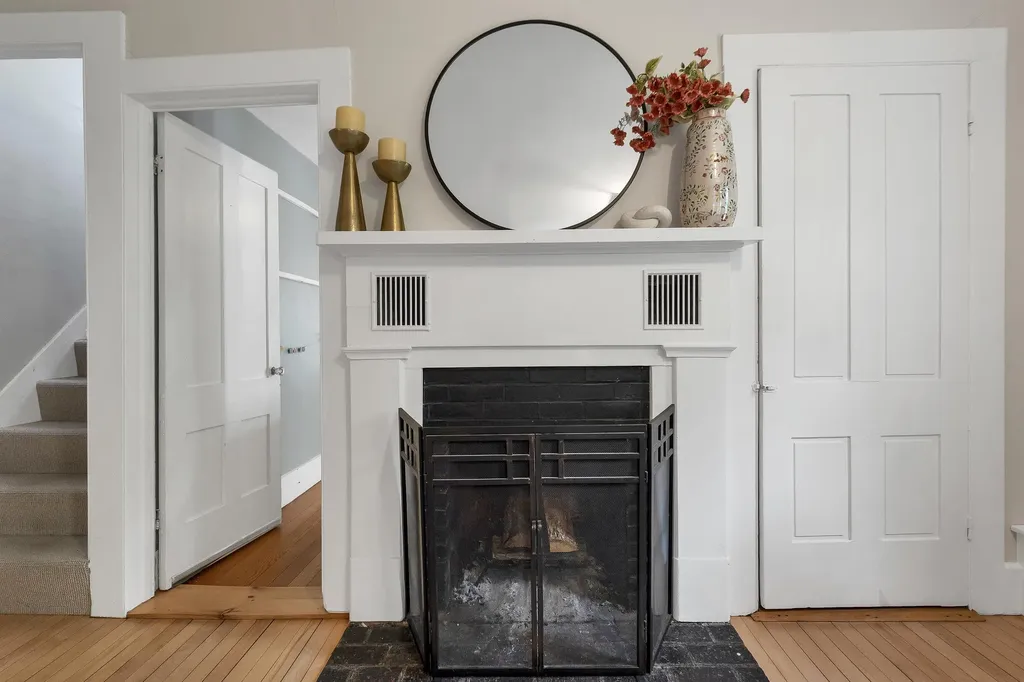 153 N Main Street Wolfeboro NH 03894