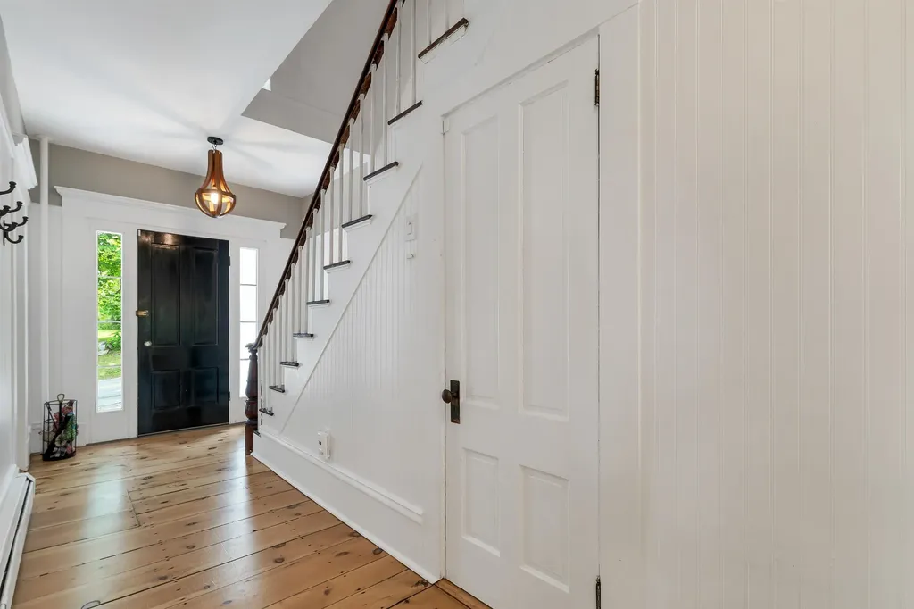 153 N Main Street Wolfeboro NH 03894