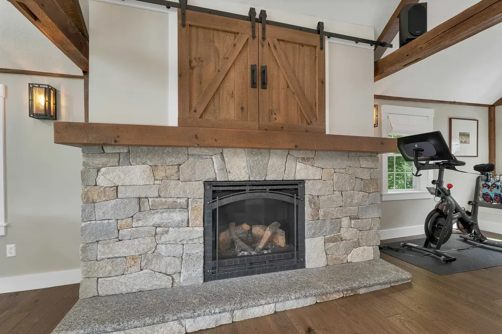 153 N Main Street Wolfeboro NH 03894