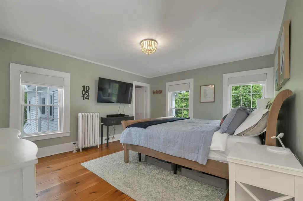 153 N Main Street Wolfeboro NH 03894