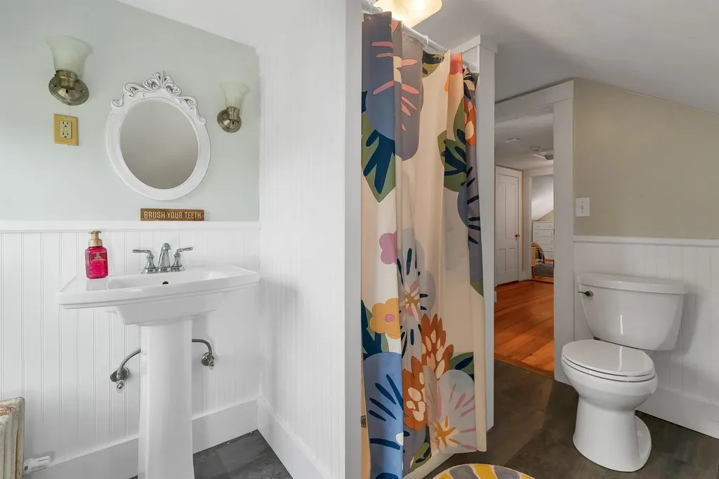 153 N Main Street Wolfeboro NH 03894