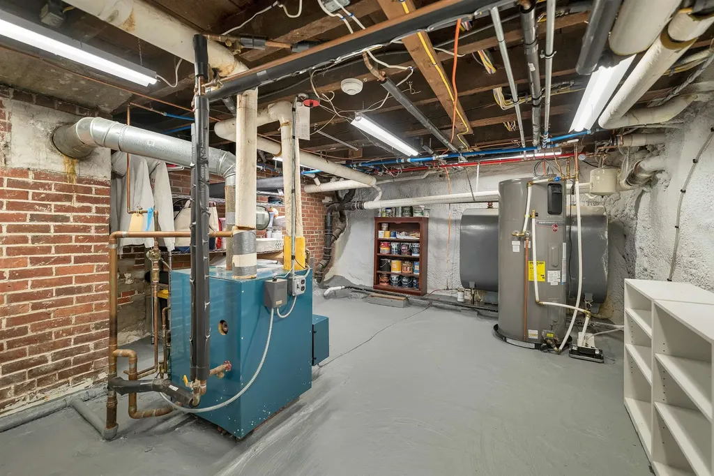 153 N Main Street Wolfeboro NH 03894