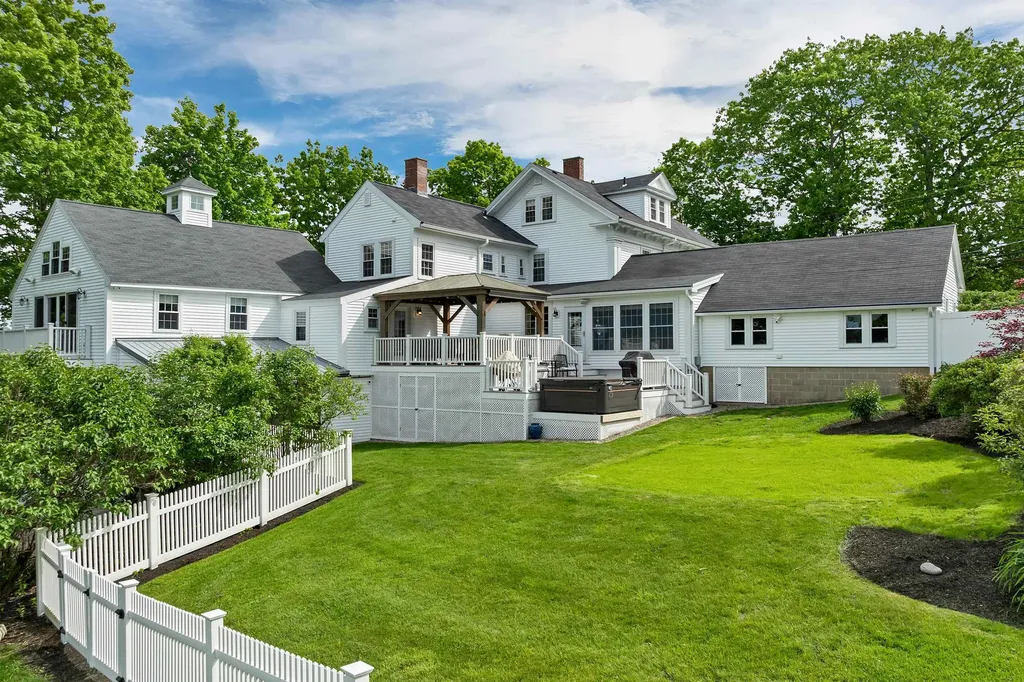 153 N Main Street Wolfeboro NH 03894