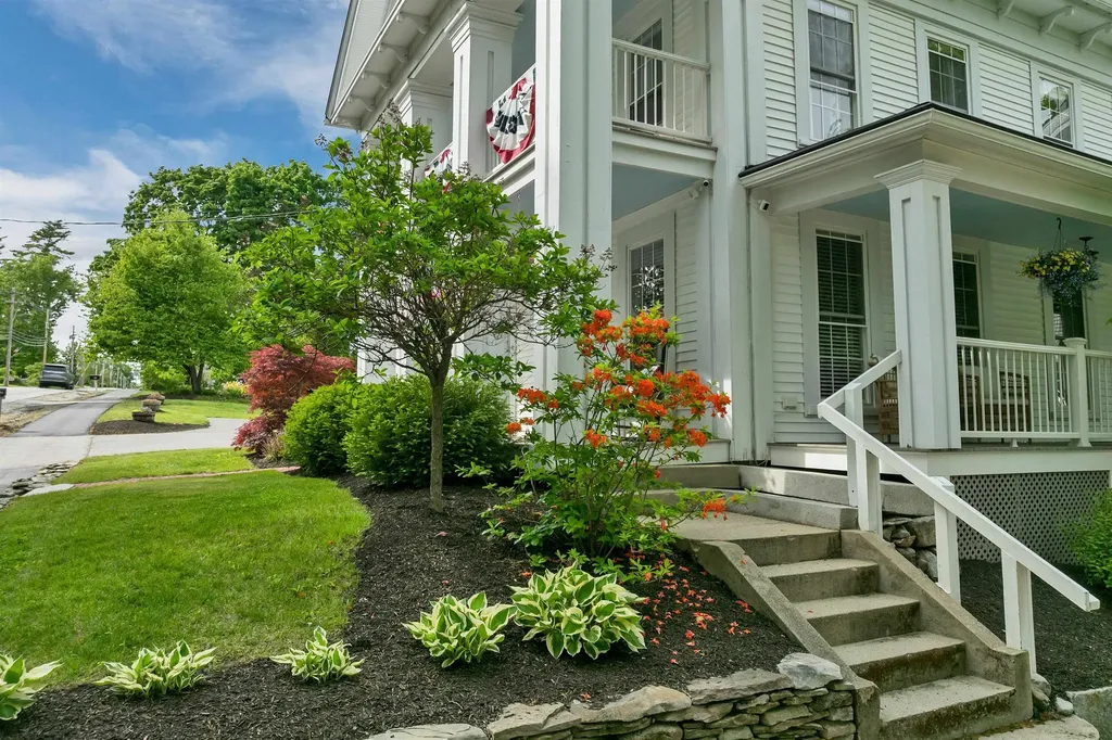 153 N Main Street Wolfeboro NH 03894
