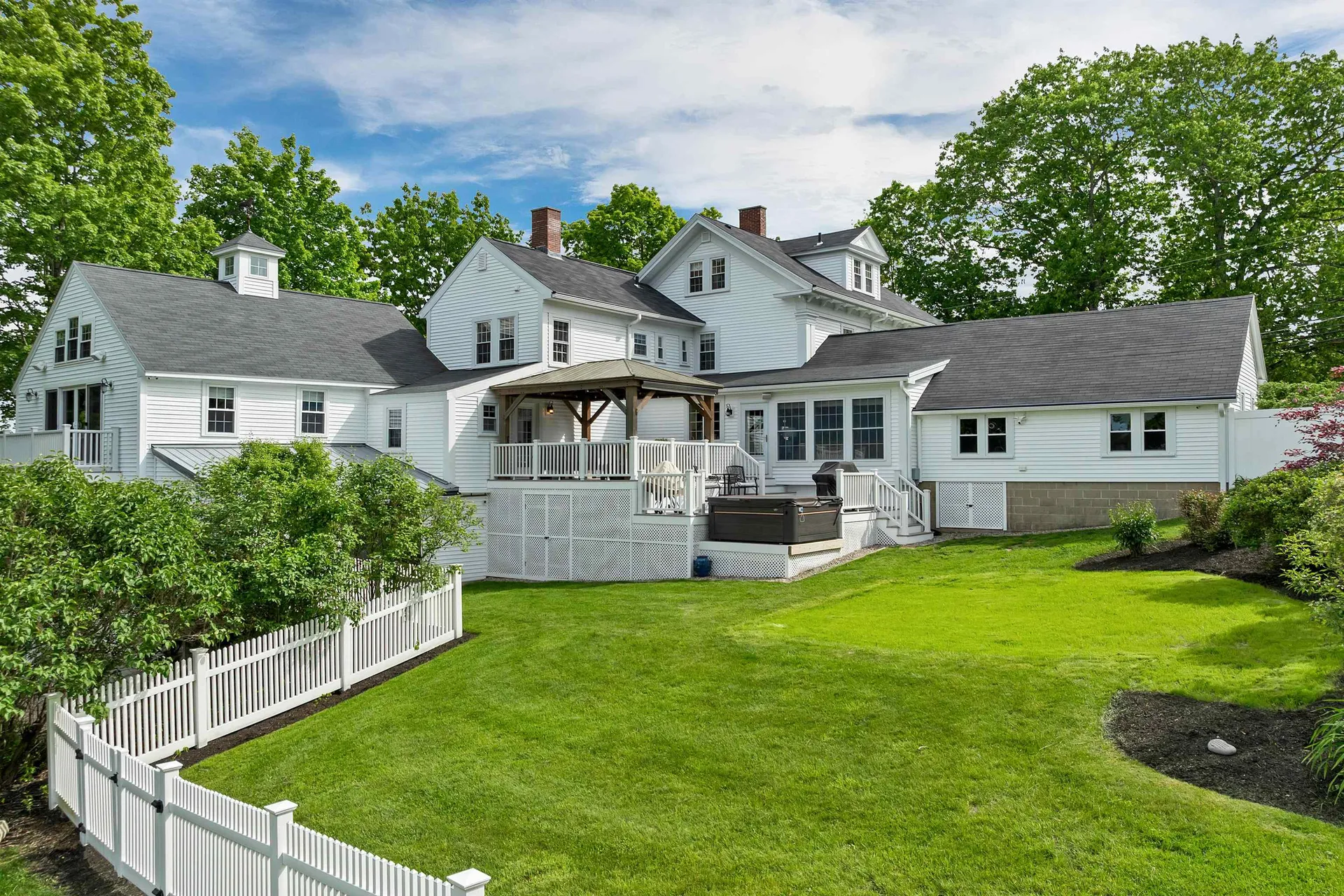 153 N Main Street Wolfeboro NH 03894
