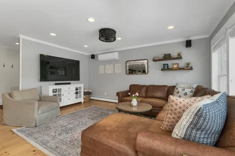 153 N Main Street Wolfeboro NH 03894