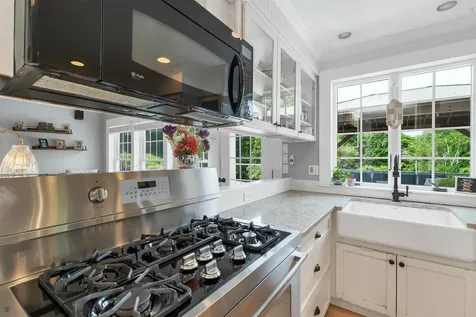 153 N Main Street Wolfeboro NH 03894