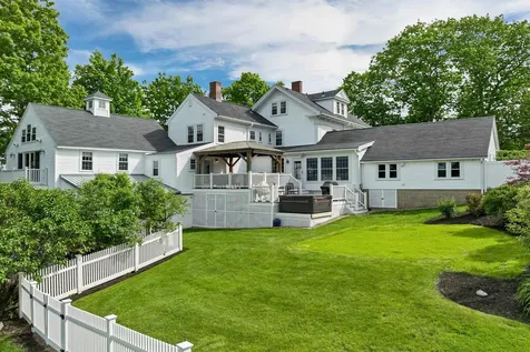 153 N Main Street Wolfeboro NH 03894