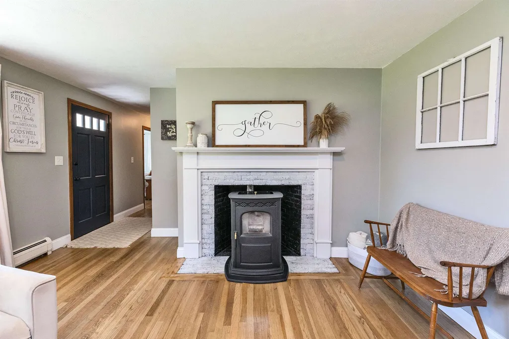 16 Currier Avenue Peterborough NH 03458