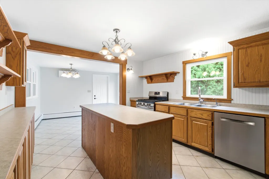 12 Bryant Road Nashua NH 03060