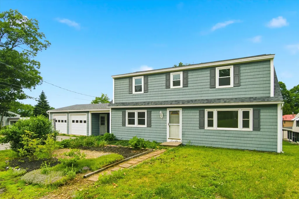 12 Bryant Road Nashua NH 03060