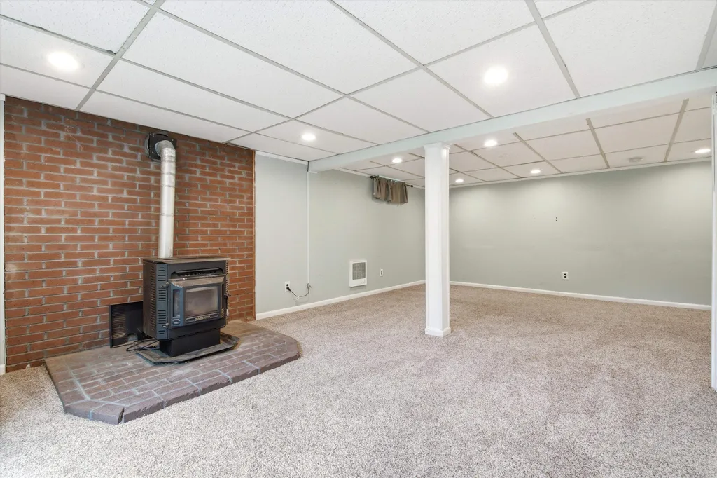 12 Bryant Road Nashua NH 03060