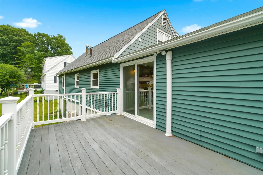 12 Bryant Road Nashua NH 03060