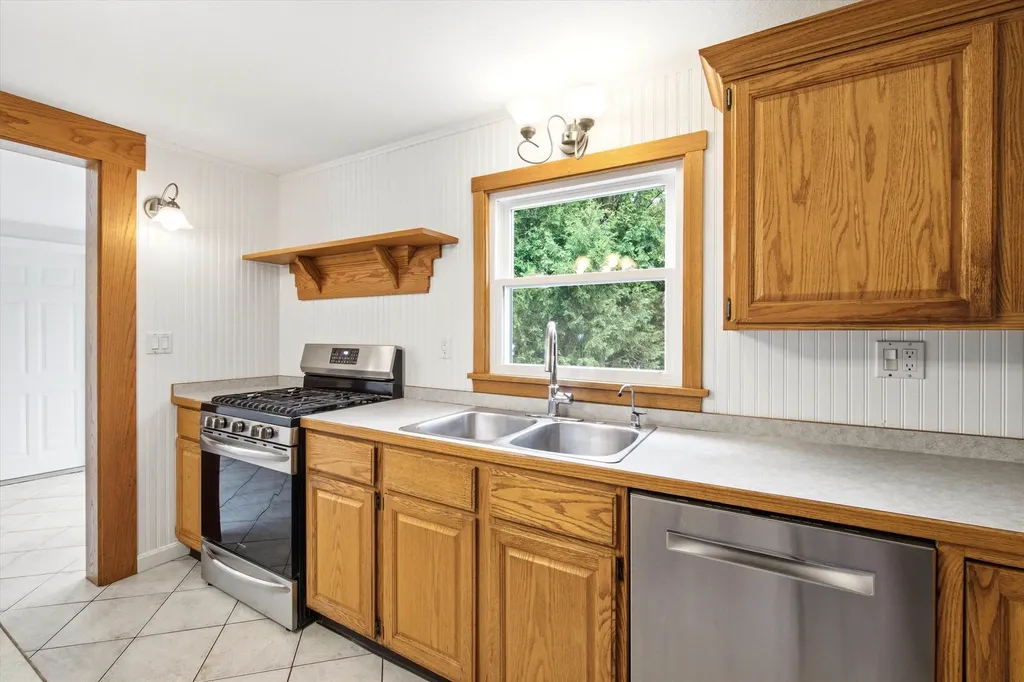 12 Bryant Road Nashua NH 03060
