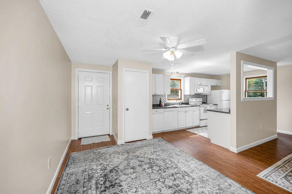 614 Elmwood Drive Hudson NH 03051