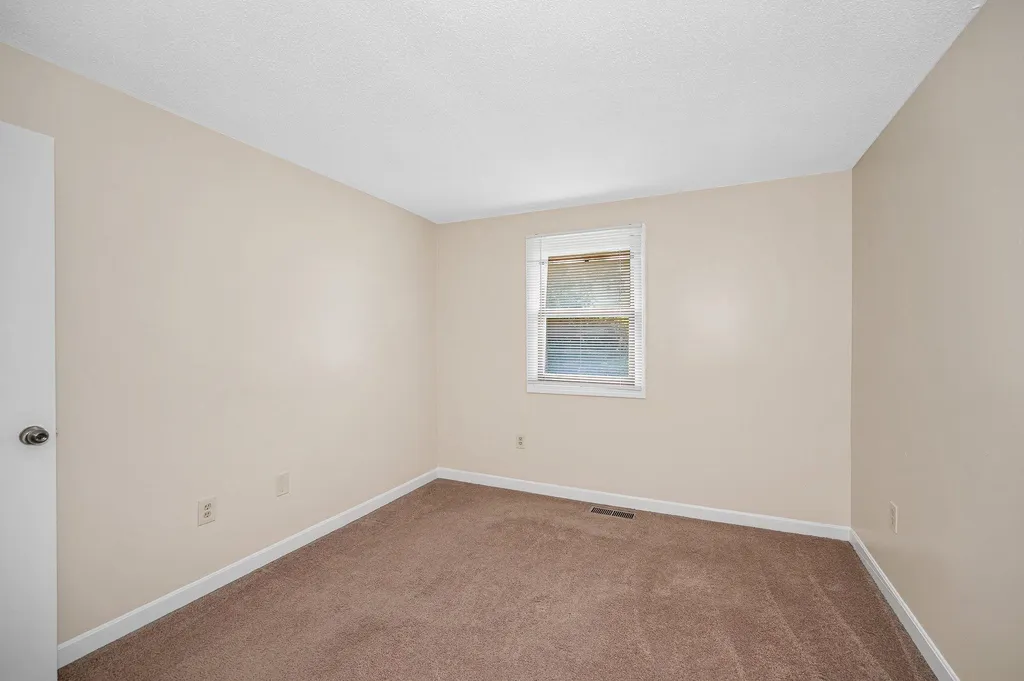614 Elmwood Drive Hudson NH 03051