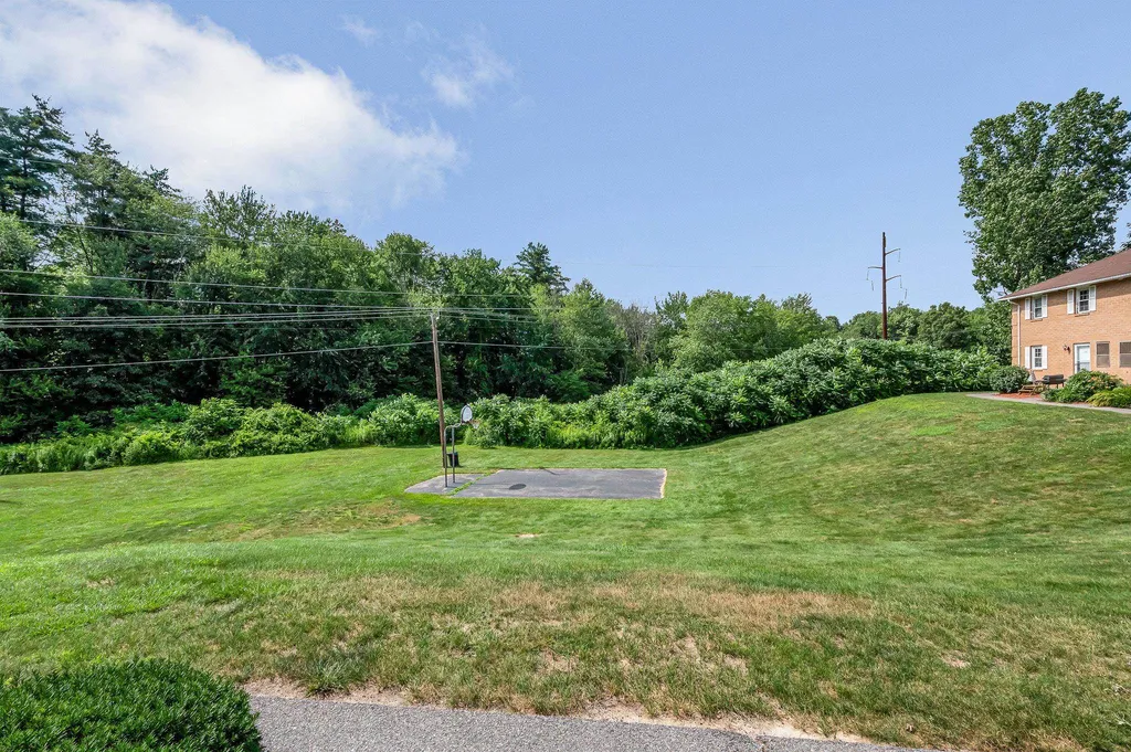 614 Elmwood Drive Hudson NH 03051