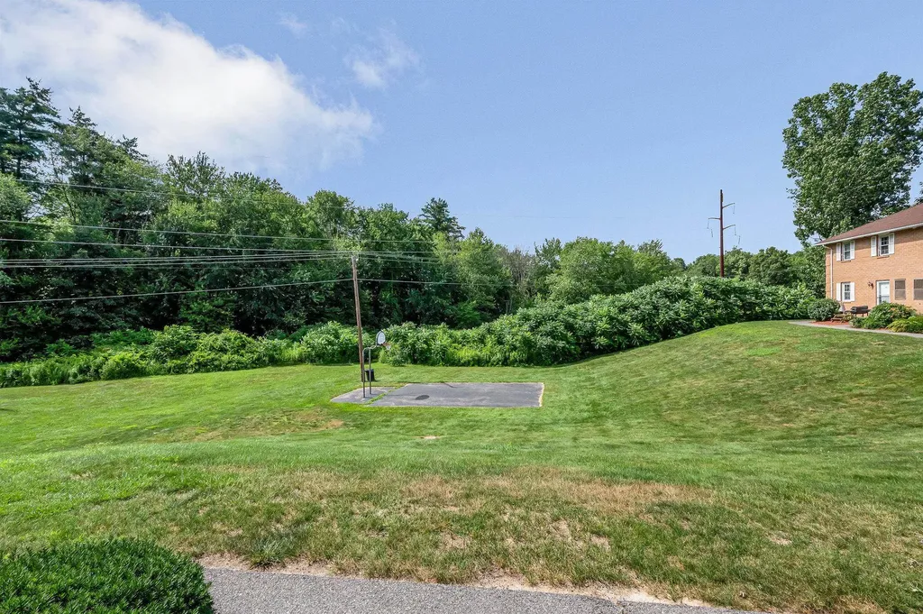 614 Elmwood Drive Hudson NH 03051