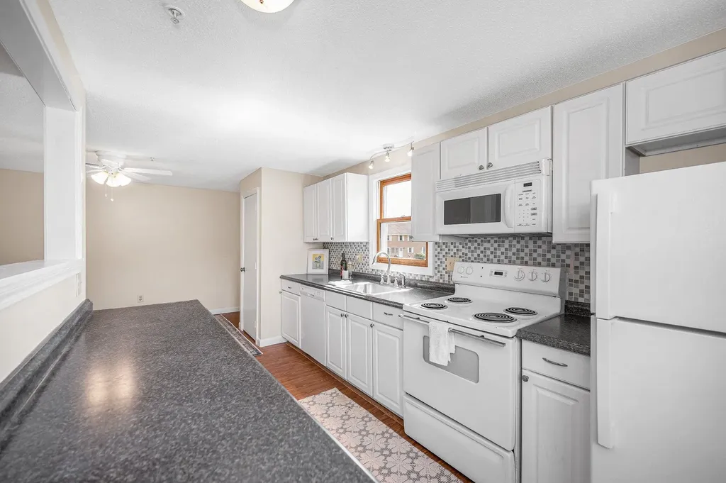 614 Elmwood Drive Hudson NH 03051