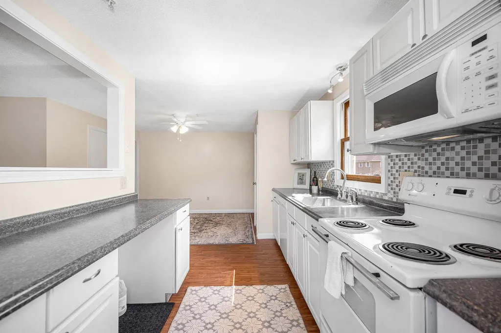 614 Elmwood Drive Hudson NH 03051
