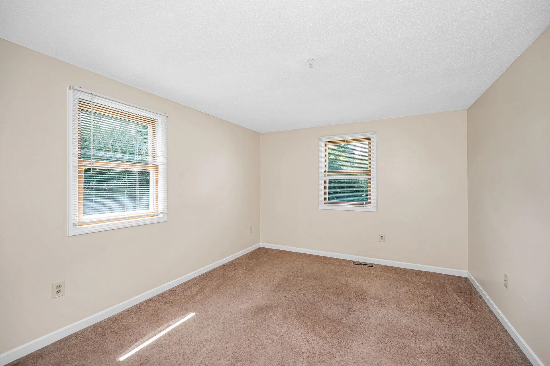 614 Elmwood Drive Hudson NH 03051
