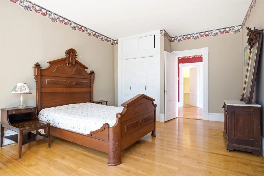 2108 Elm Street Manchester NH 03104