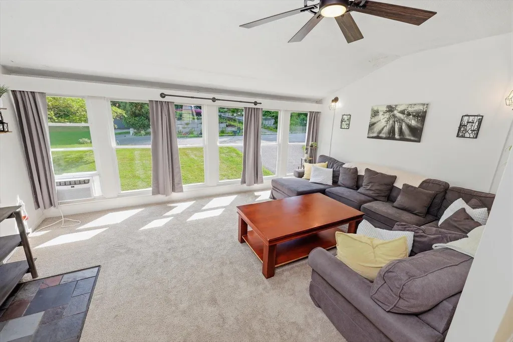 69 Carriage Hill Road Brattleboro VT 05301