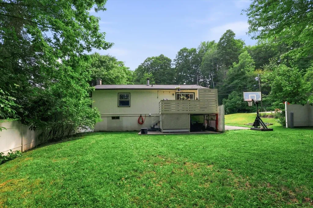 69 Carriage Hill Road Brattleboro VT 05301