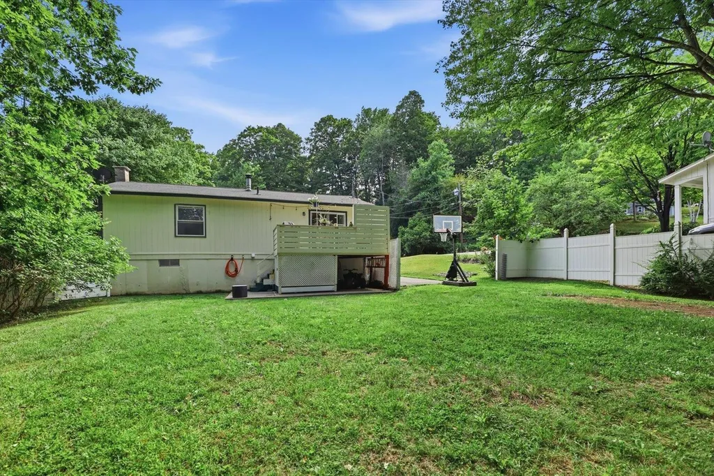 69 Carriage Hill Road Brattleboro VT 05301