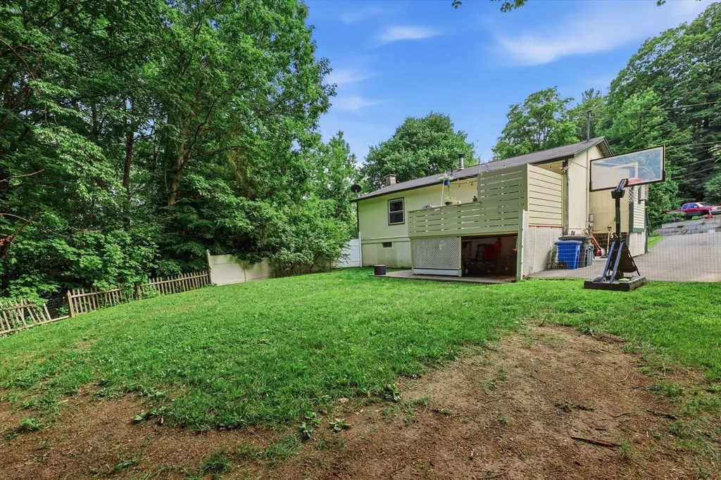 69 Carriage Hill Road Brattleboro VT 05301
