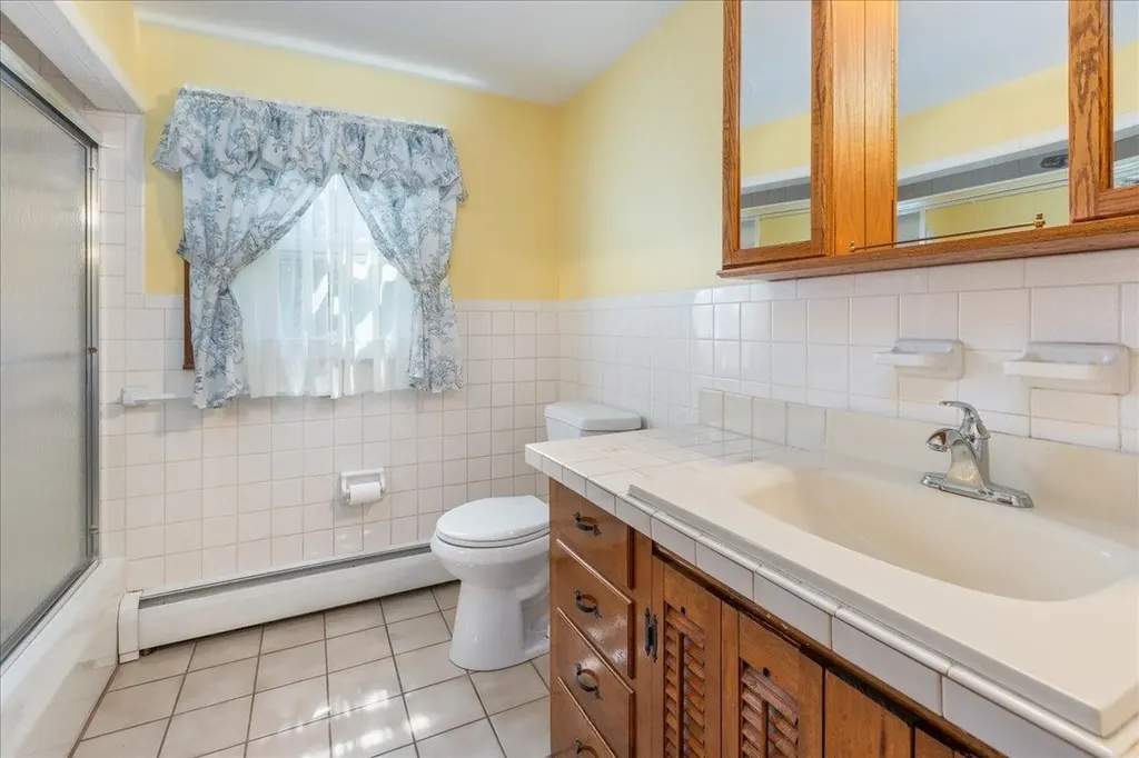 7 Wayne Street Hudson NH 03051