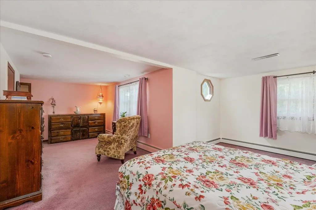 7 Wayne Street Hudson NH 03051