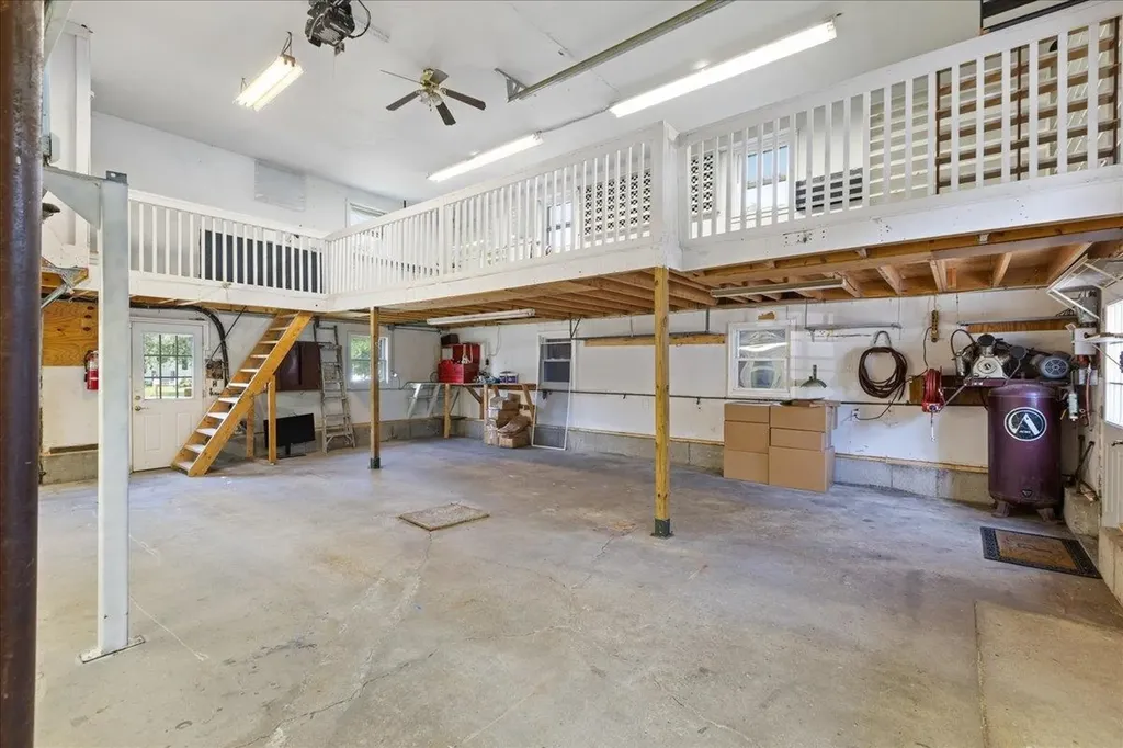 7 Wayne Street Hudson NH 03051
