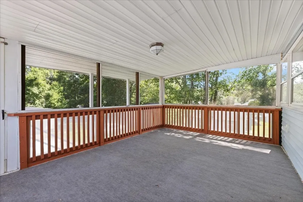 7 Wayne Street Hudson NH 03051