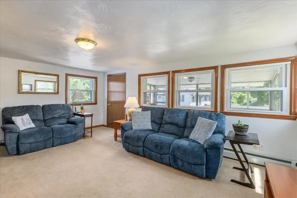 7 Wayne Street Hudson NH 03051