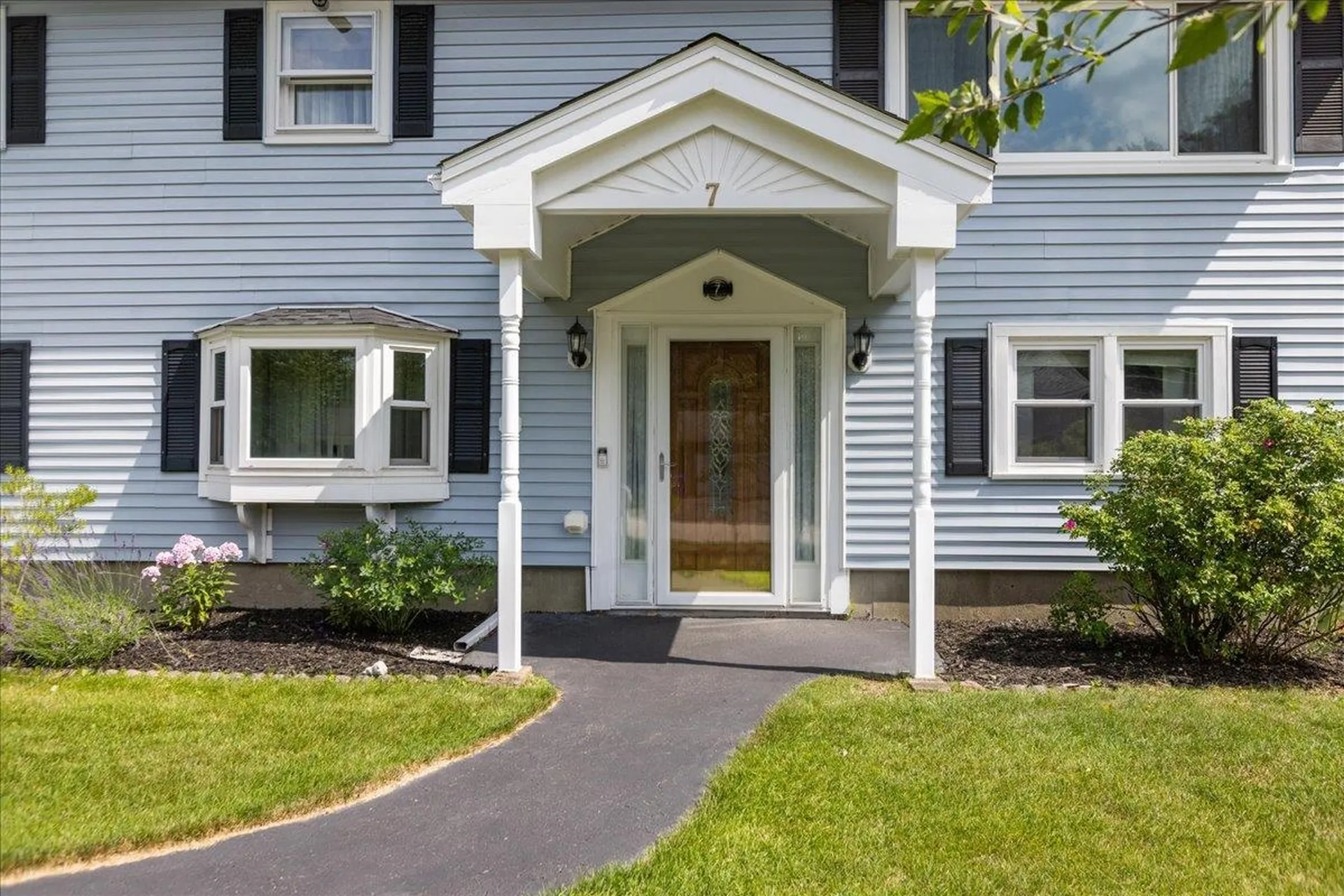 7 Wayne Street Hudson NH 03051