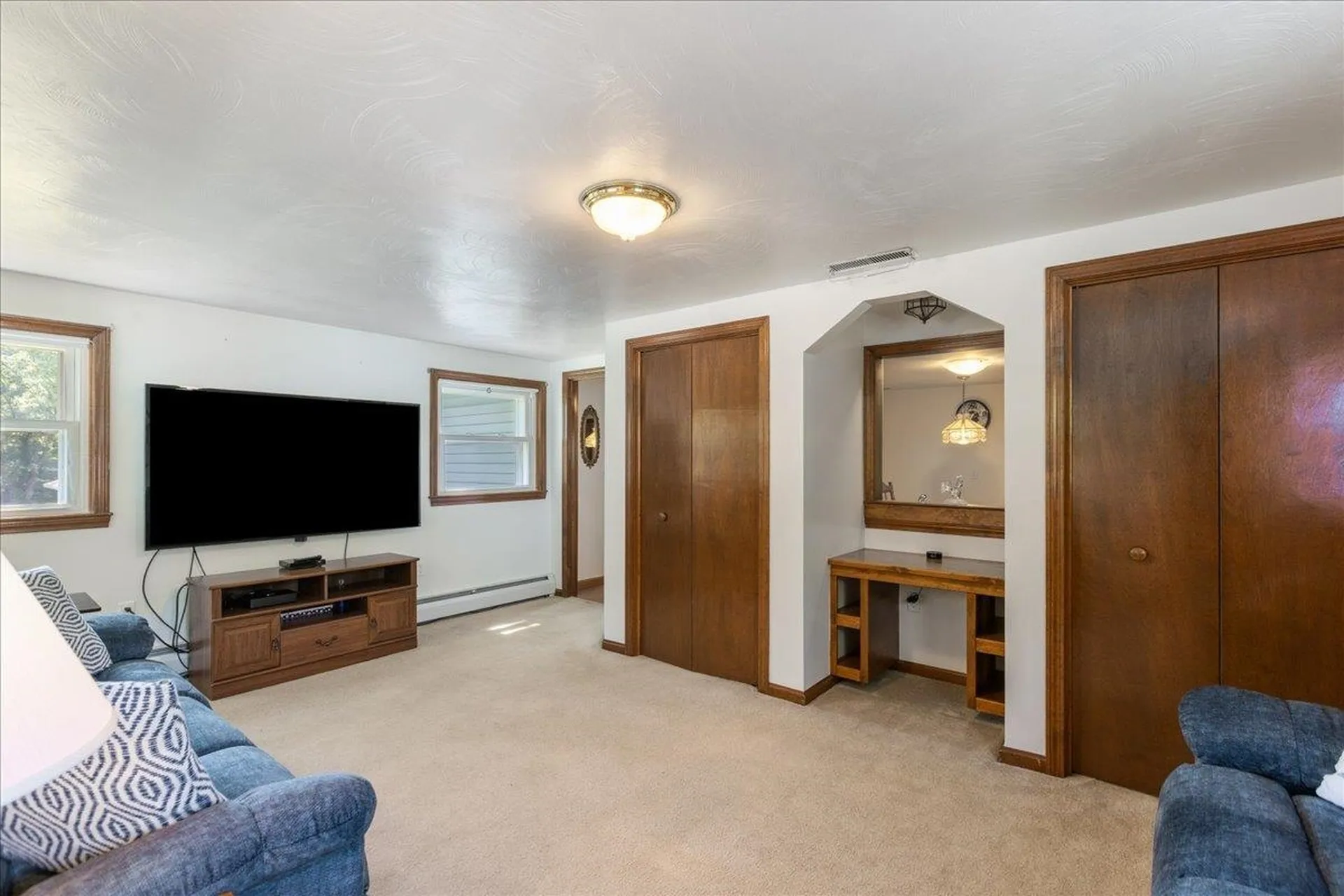 7 Wayne Street Hudson NH 03051