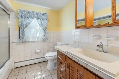 7 Wayne Street Hudson NH 03051