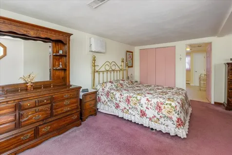 7 Wayne Street Hudson NH 03051
