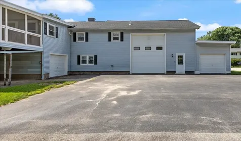 7 Wayne Street Hudson NH 03051