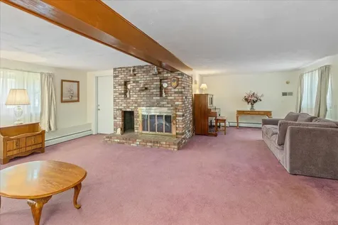 7 Wayne Street Hudson NH 03051