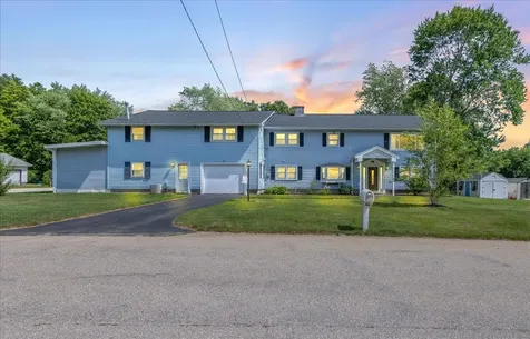7 Wayne Street Hudson NH 03051