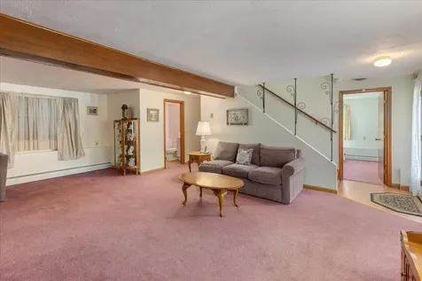 7 Wayne Street Hudson NH 03051