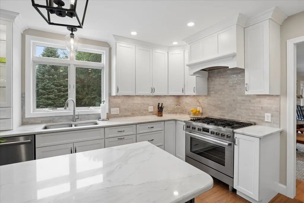 7 King James Drive Londonderry NH 03053
