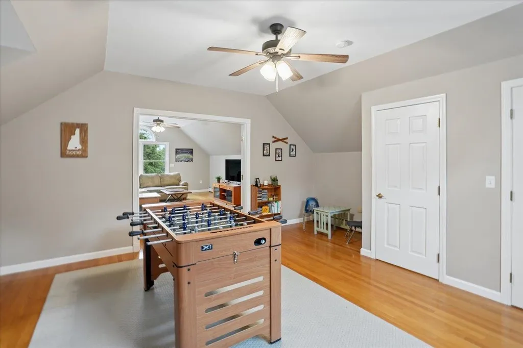 7 King James Drive Londonderry NH 03053