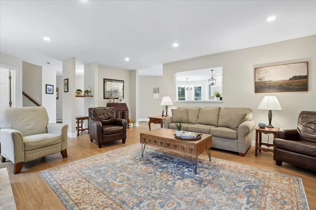 7 King James Drive Londonderry NH 03053