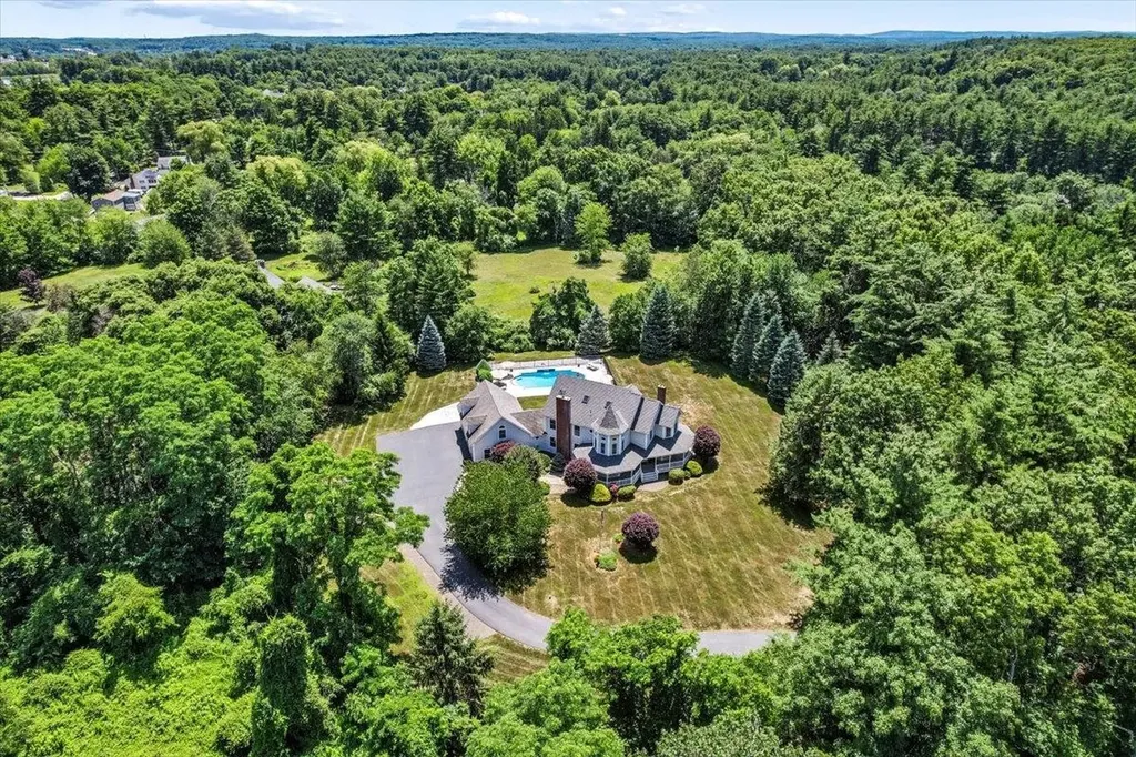 7 King James Drive Londonderry NH 03053
