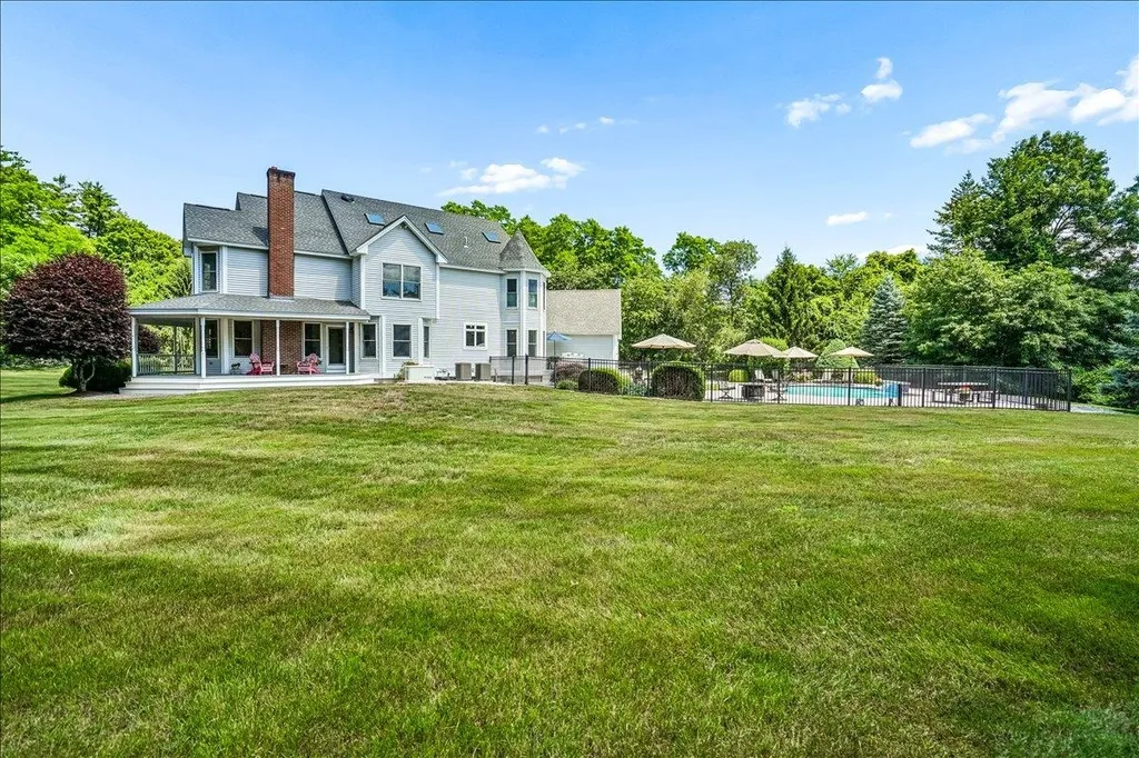 7 King James Drive Londonderry NH 03053