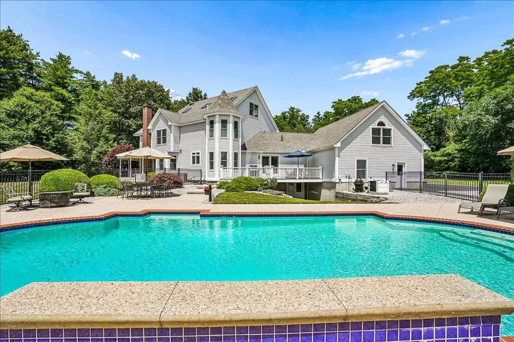 7 King James Drive Londonderry NH 03053